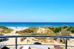 Вид на пляж с балкона